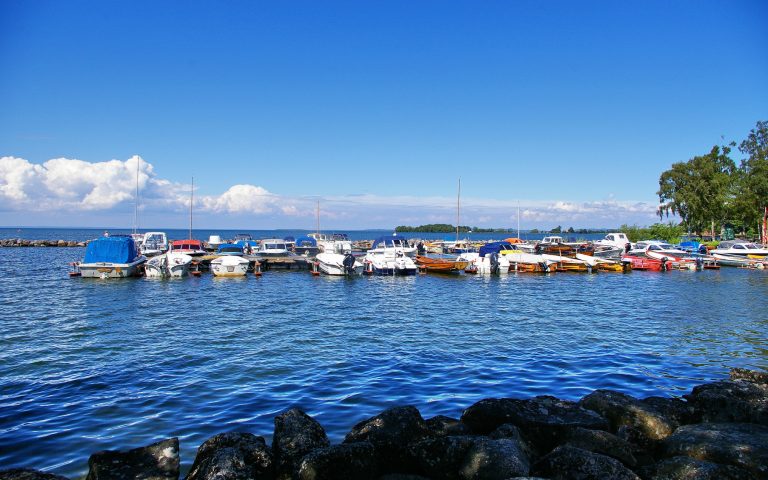 vadstena-batar-sommar