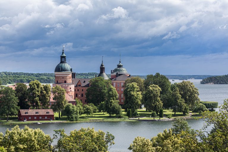 Strängnäs Gripsholms slott från Hjorthagensberget-vår